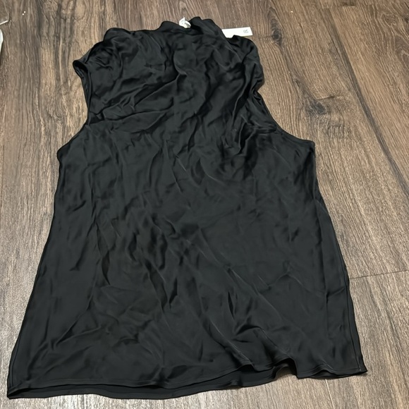 NWT! Banana Republic Black Hammered Satin Cowl-Neck Tank - Size Large 🗺️ - Picture 8 of 8